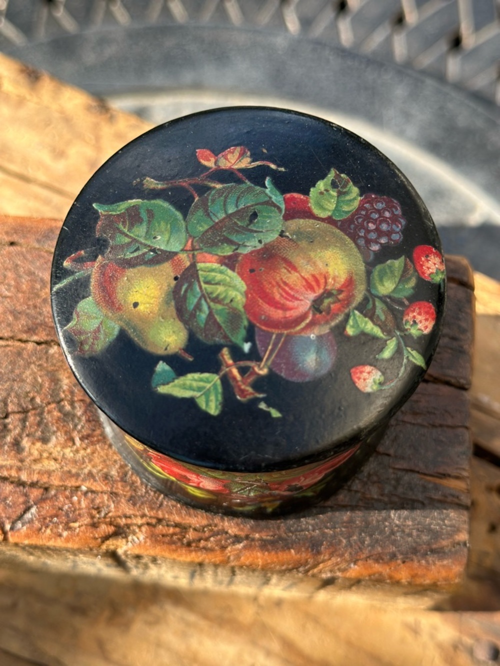 Vintage Black Lacquer Trinket Box Floral Fruit Papier Mache or Wood Cottage - Picture 5 of 10